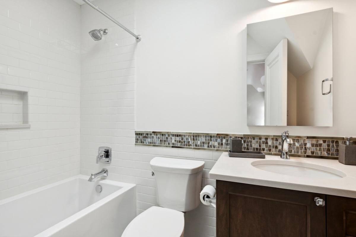 Bathroom Elegance with Mosaic Tile Accent