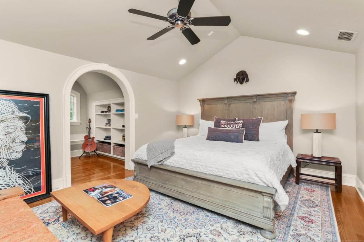Step Into This Craftsman Bedroom with an Arched Alcove