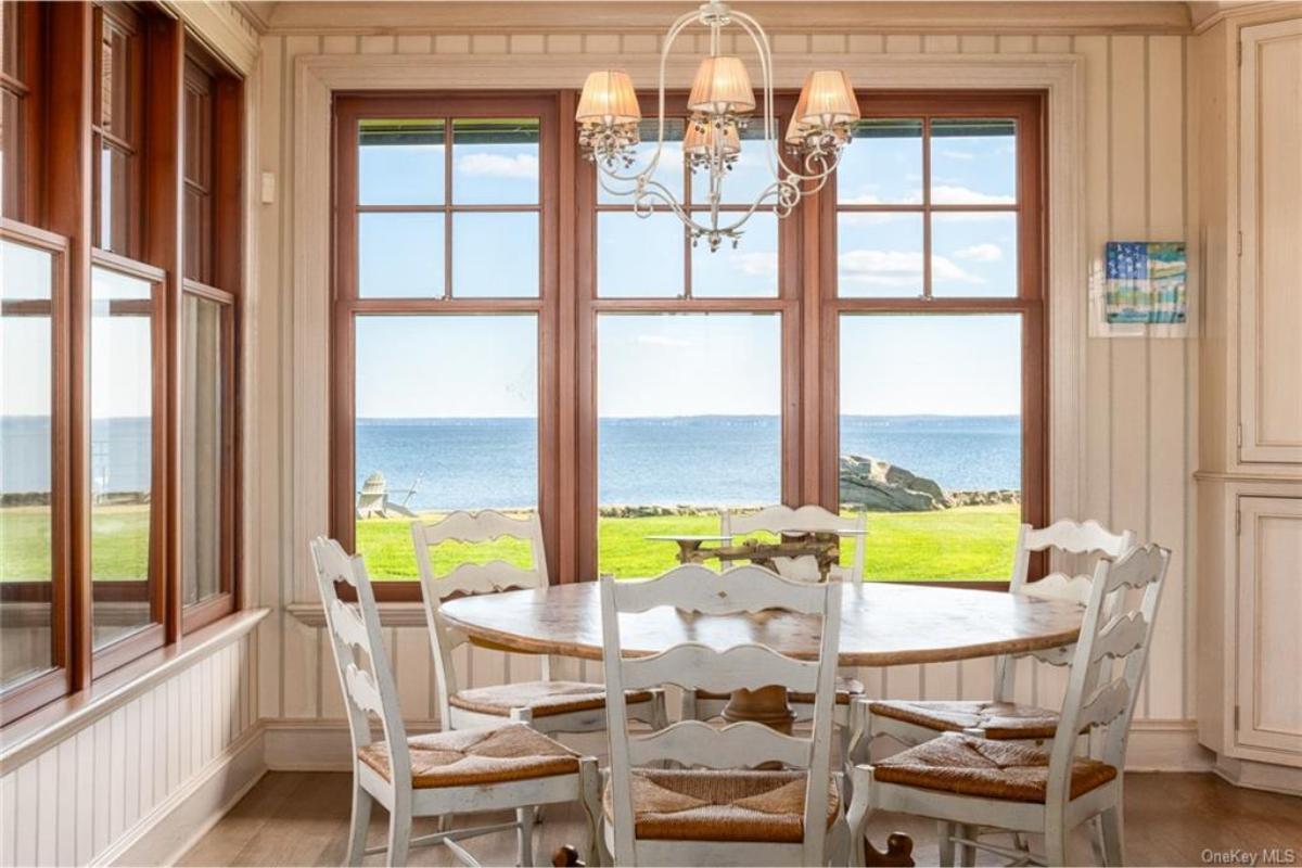 Coastal Breakfast Nook with Uninterrupted Ocean Views