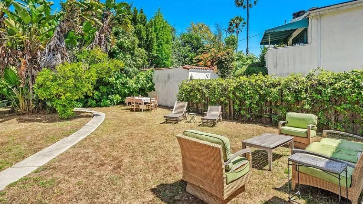 Outdoor Oasis with Comfortable Lounging Space