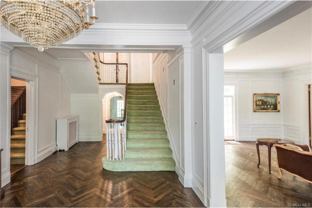Traditional Elegance with a Striking Green Stairway Carpet