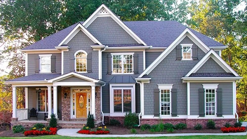 Classic Craftsman Façade with Symmetrical Charm