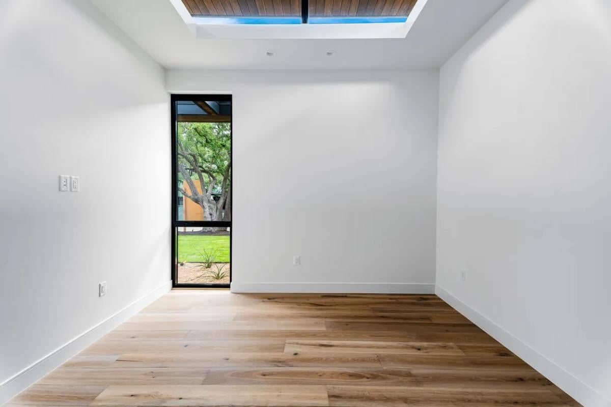 Discover the Skylight Bringing Nature Inside This Minimalist Space