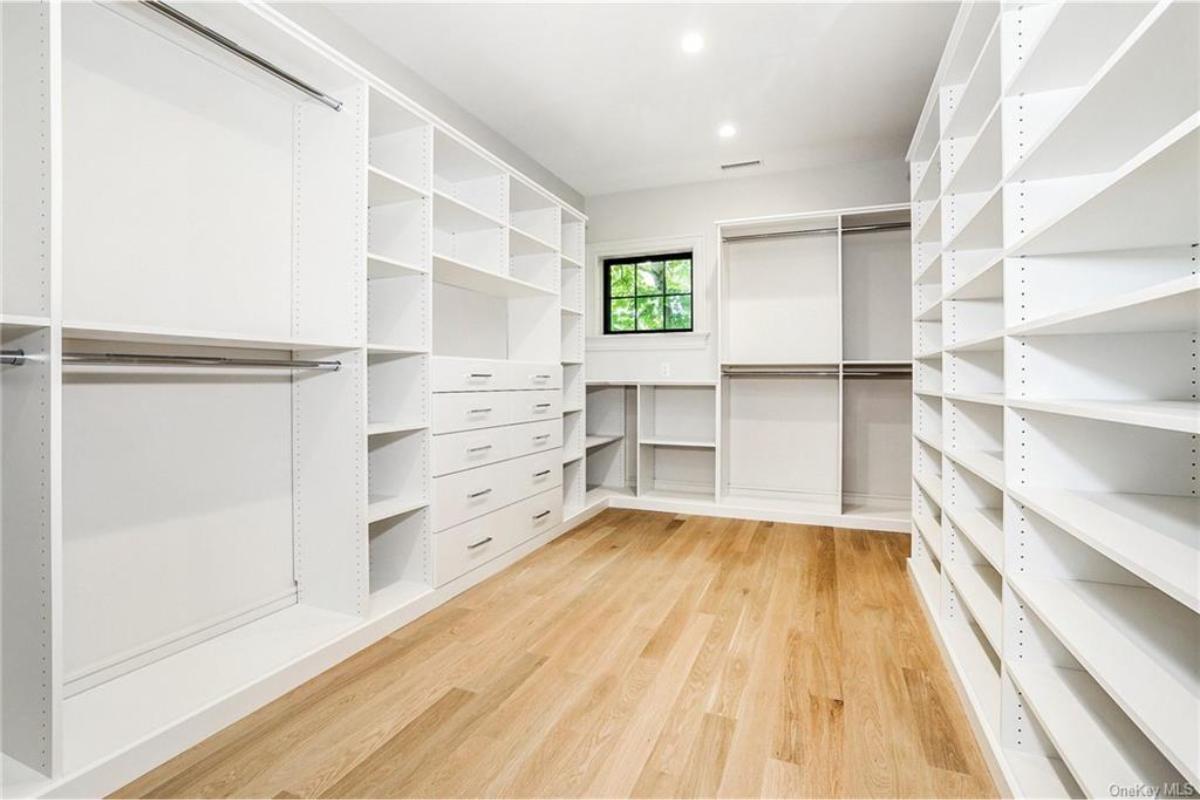 A Walk-In Closet with Endless Organization Options