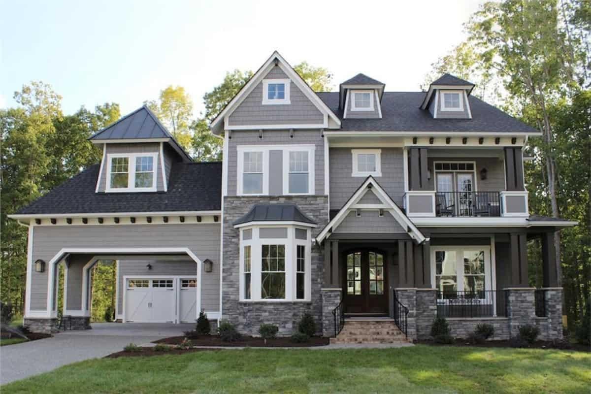 Craftsman Charm with a Touch of Modern Elegance