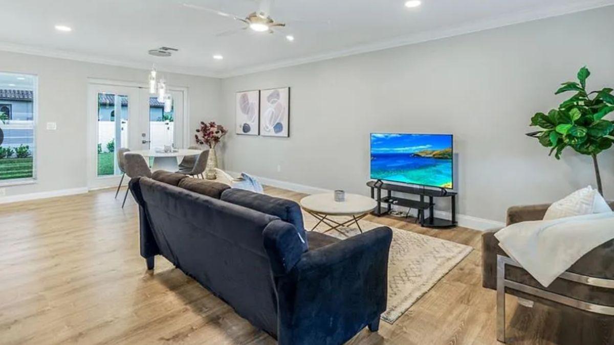 Check Out This Inviting Living Room with a Smart Layout