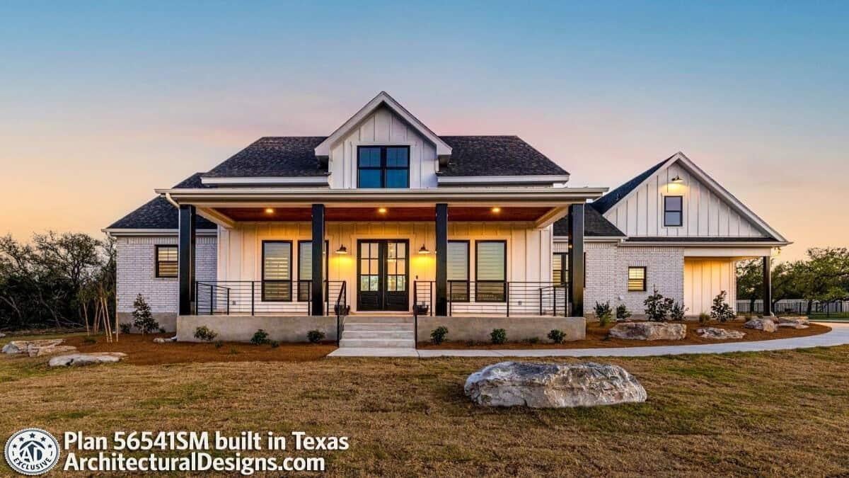Classic Farmhouse Charm with a Modern Twist in Texas