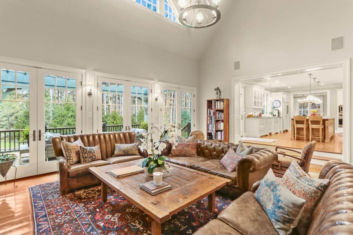 Leather and Light: A Craftsman Living Room with a View