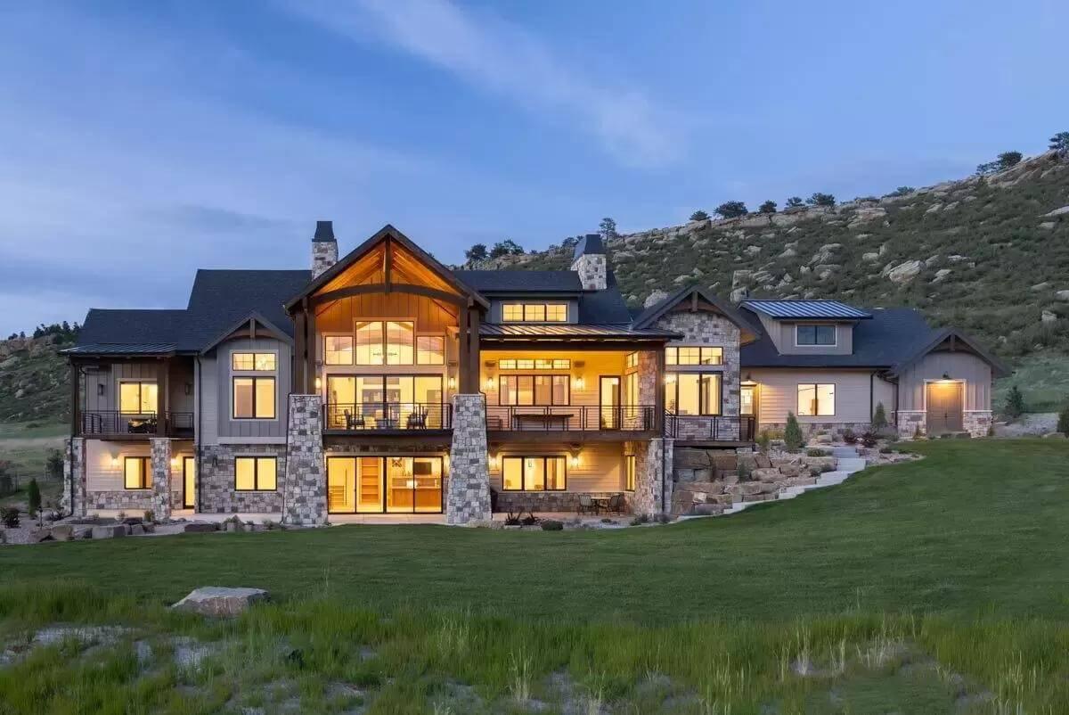 Look at the Illuminated Craftsmanship of This Grand Exterior