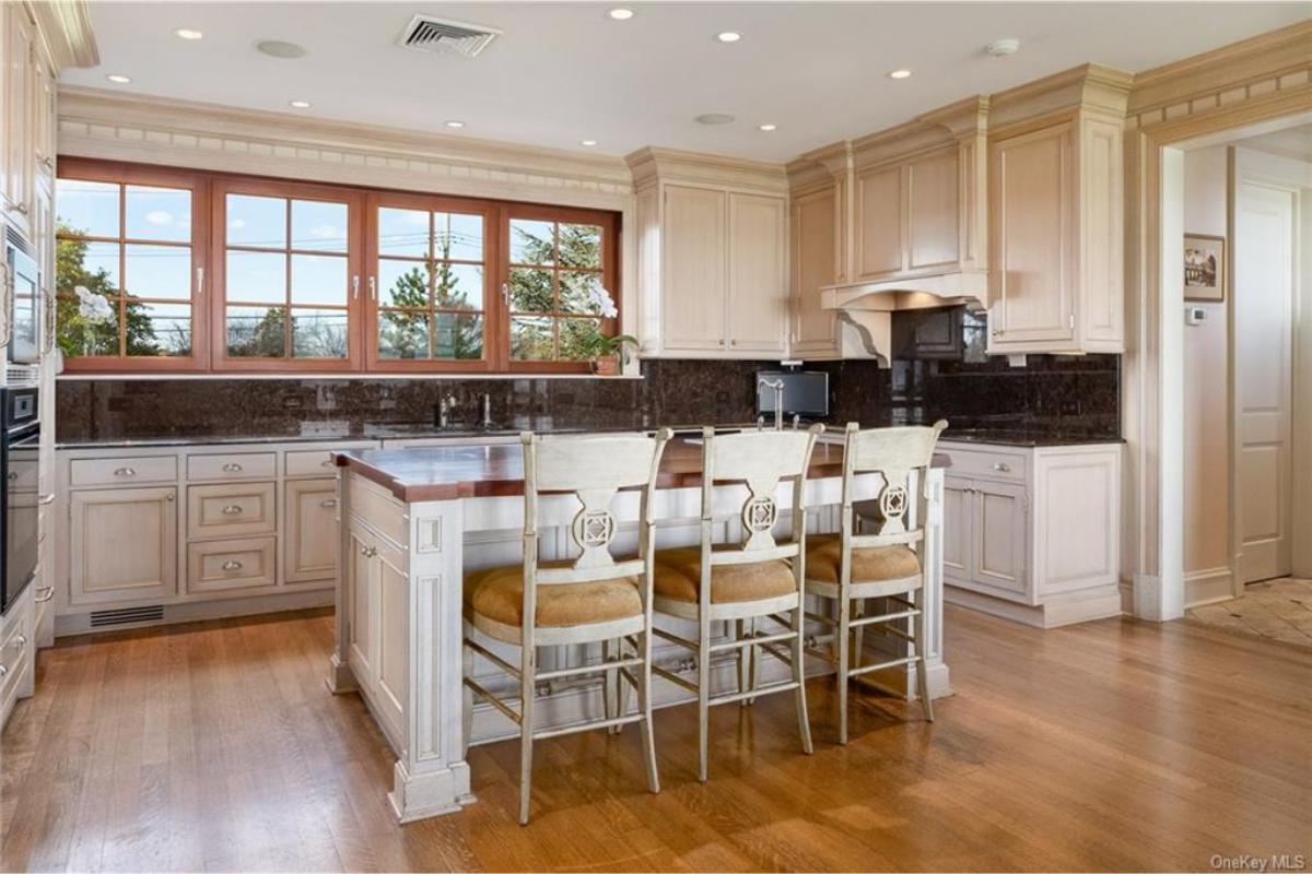 Check Out the Classic Kitchen with Elegant Cabinet Detailing