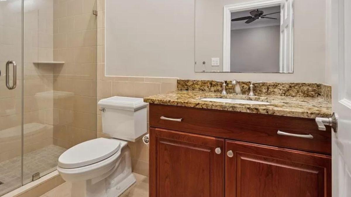 Notice the Granite Countertop in This Elegant Bathroom Design