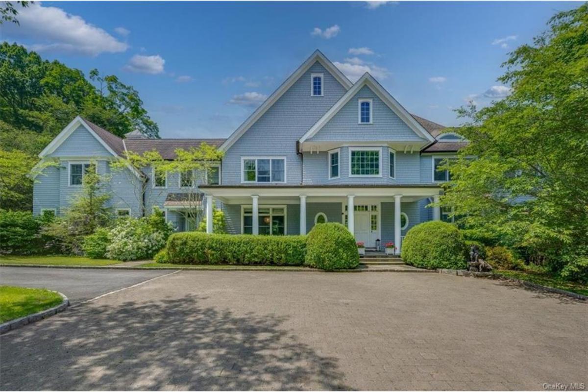 Classic Craftsman Charm with a Perfectly Manicured Front Yard