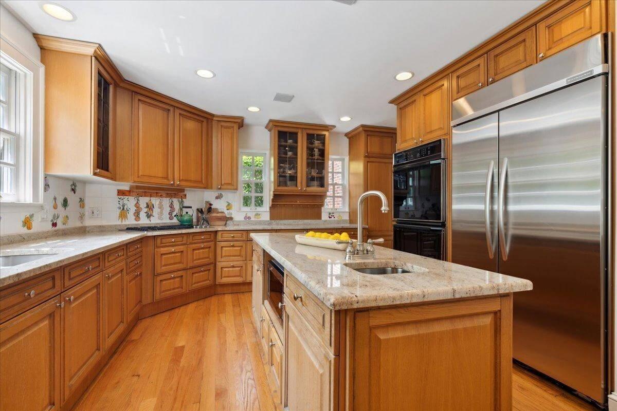 Check Out the Rich Wooden Cabinetry in This Classic Kitchen