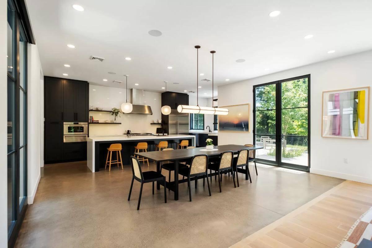 Modern Dining Area Melding Indoor and Outdoor Spaces with Sleek Glass Doors