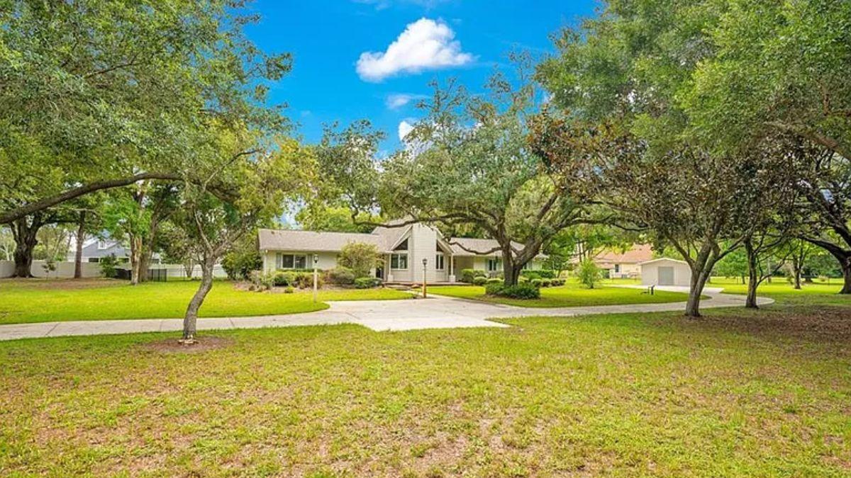 Expansive Yard Brings Nature Closer to Home