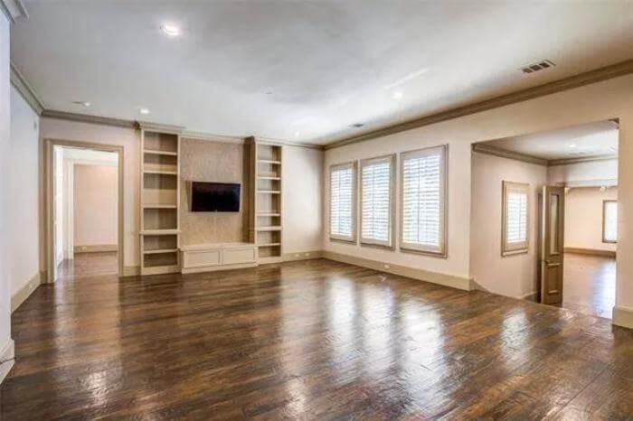 Open Living Room with Elegant Built-in Shelving and Wood Floors