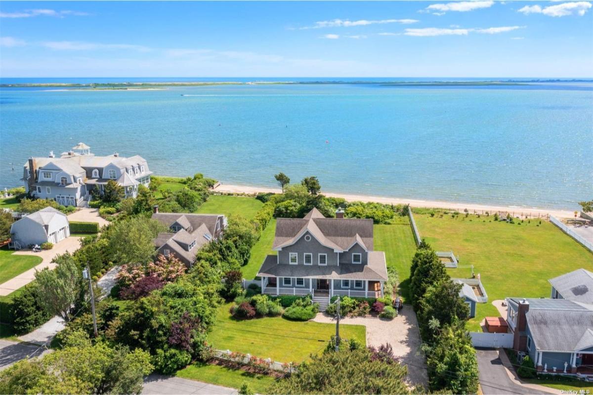 Coastal Retreat with a Classic Cape Cod Vibe