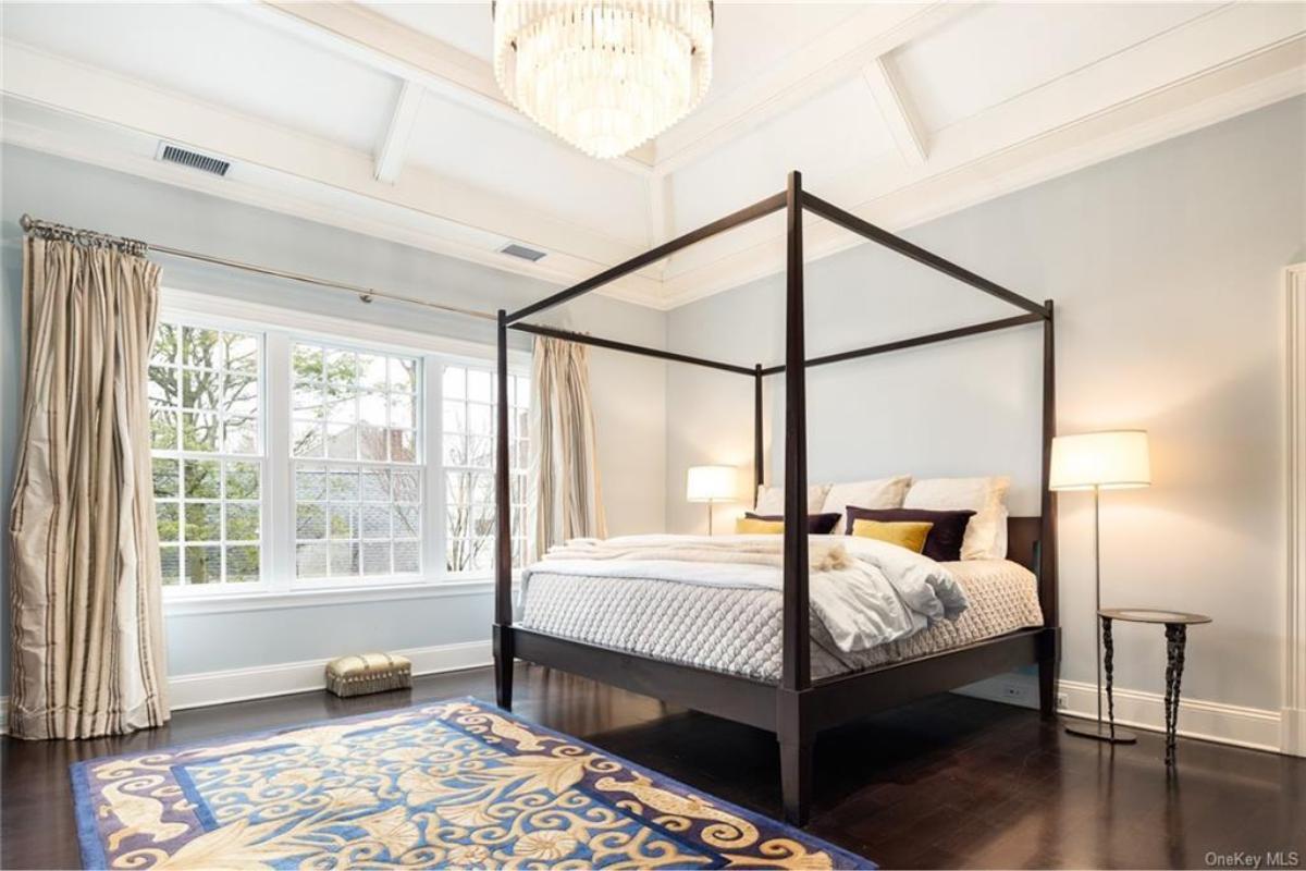 Luxurious Bedroom with a Grand Four-Poster Bed
