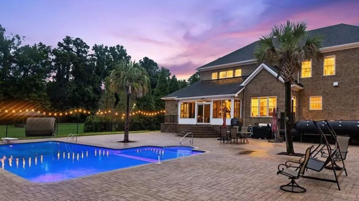 Enjoy Evening Gatherings by the Poolside Under Twinkling Lights