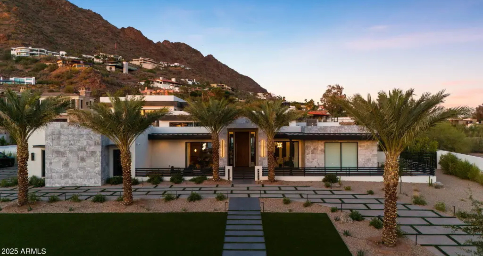 Explore 8,302 Sq. Ft. of Bold Desert Luxury in Phoenix, Arizona, Featuring Seamless Indoor-Outdoor Living