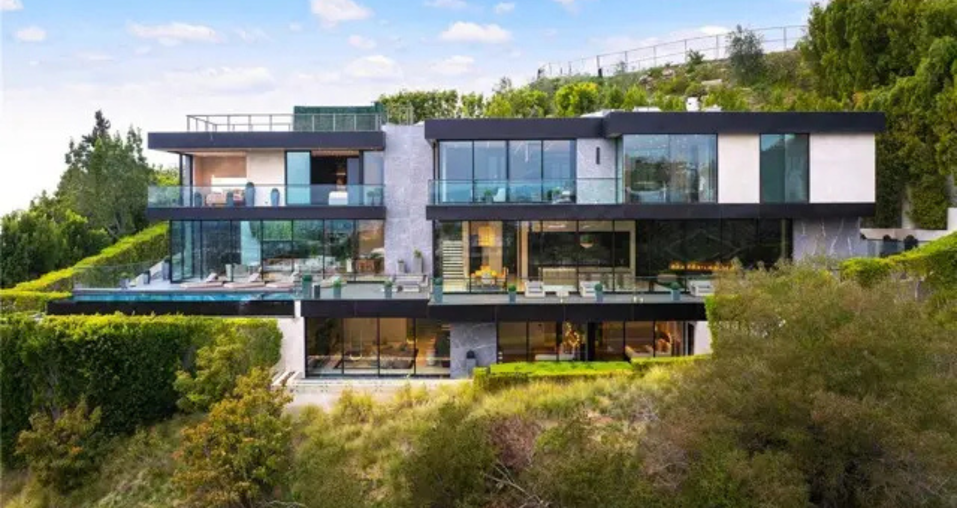 Float Above It All in this 11,127 Sq. Ft. Contemporary Mansion in Los Angeles, California, Featuring Seamless Indoor-Outdoor Living Spaces