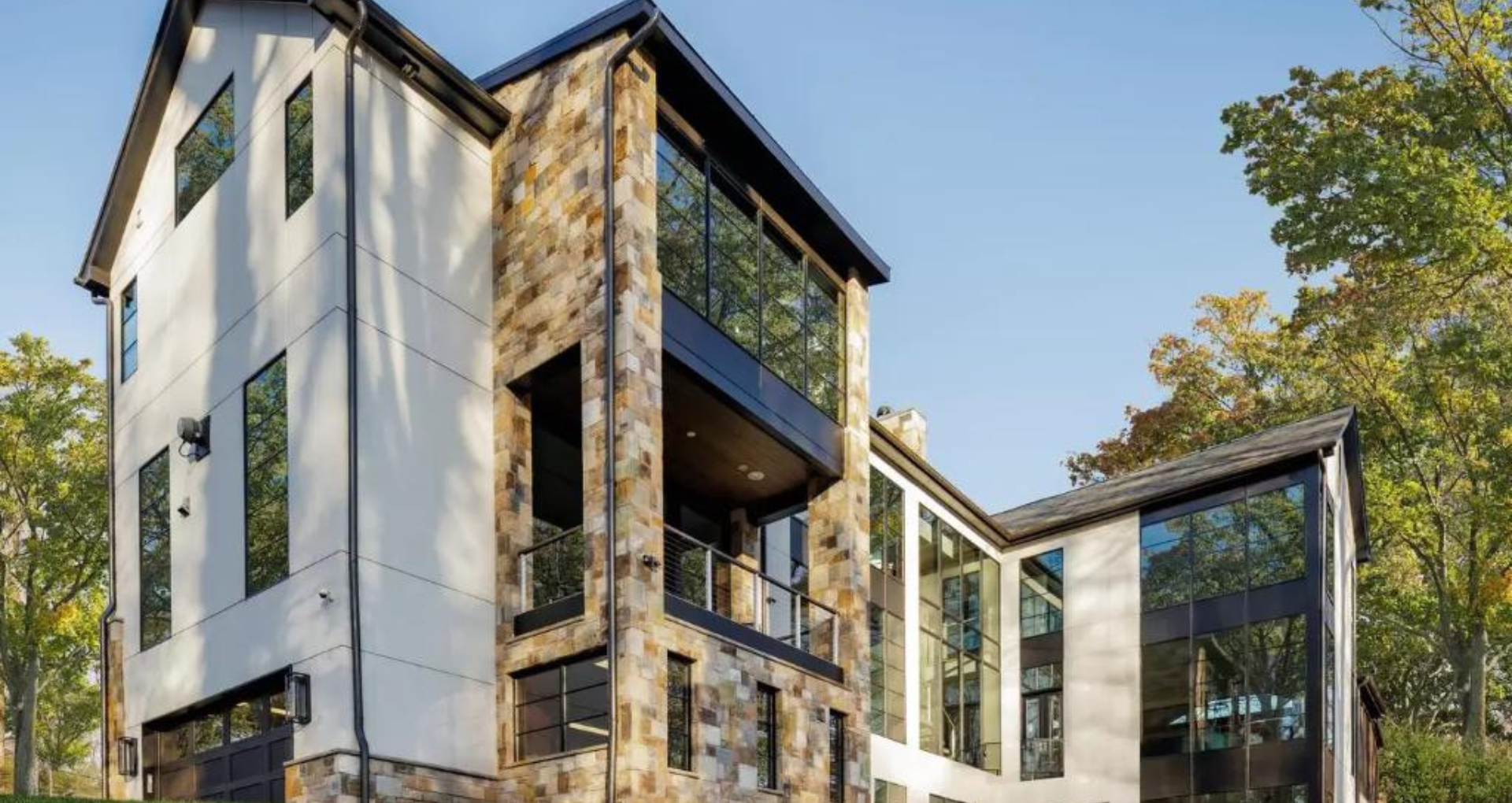 Explore 13,708 Sq. Ft. of Contemporary Design in Bethesda, Maryland, Featuring a Two-Story Glass Foyer and Indoor-Outdoor Entertainment Areas