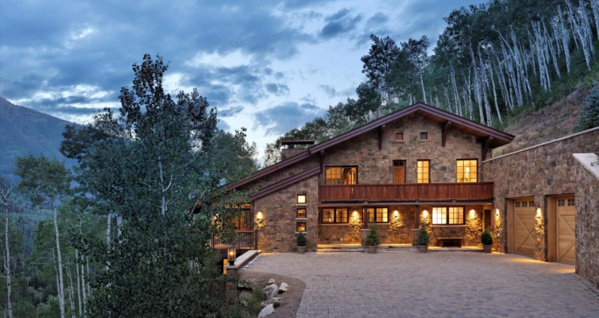 Explore This 4,098 Sq. Ft. Luxurious Ski Chalet in Aspen, Colorado, Featuring Seamless Indoor-Outdoor Living and Panoramic Mountain Views