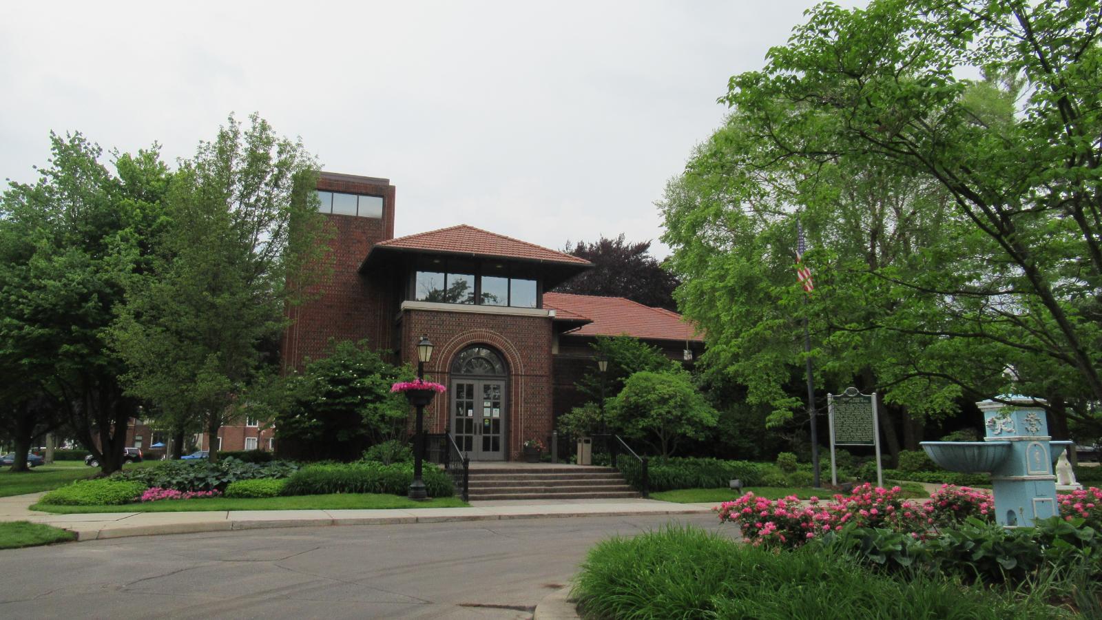 Grosse Pointe Shores Town Image