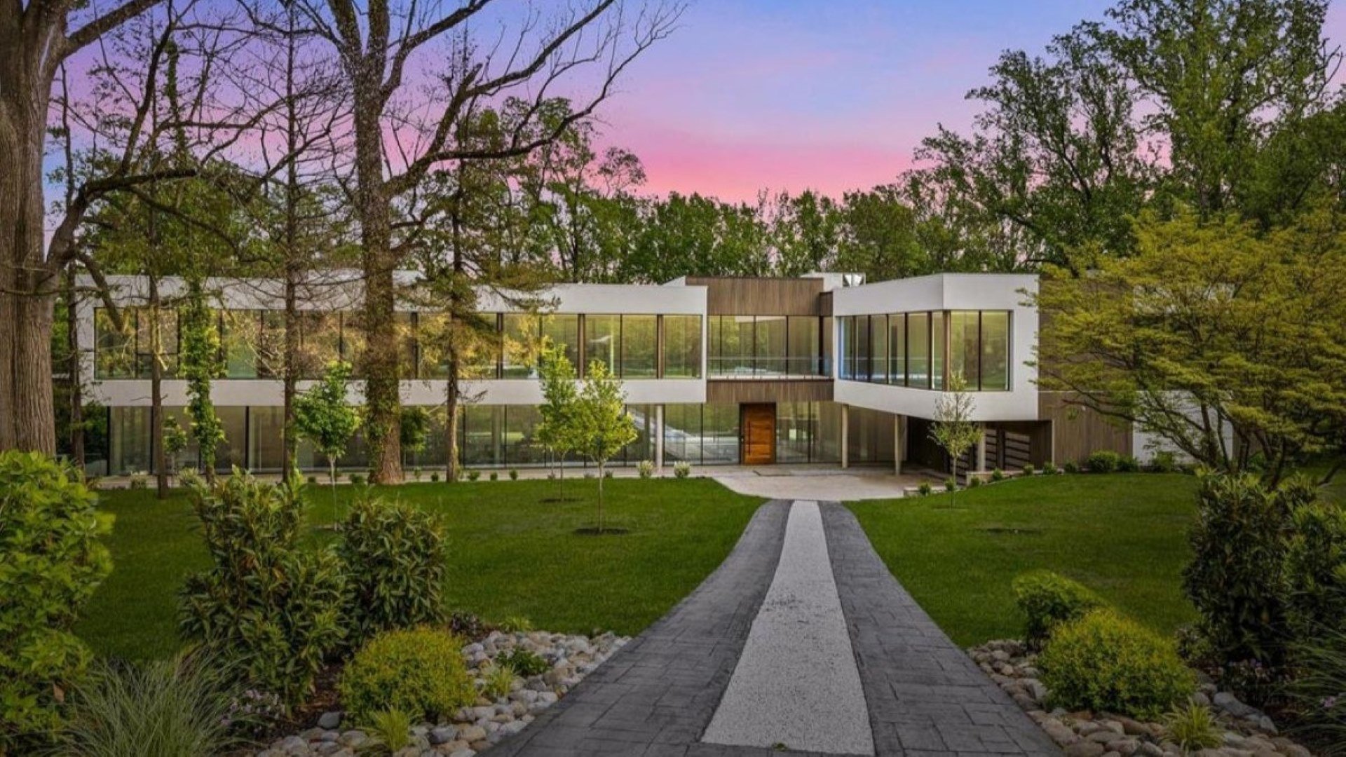 Tour this Luxurious 15,769 Sq. Ft. Contemporary Mansion in Gladwyne, Pennsylvania, Featuring a Masterful Fusion of Glass, Wood, Stone, and Steel