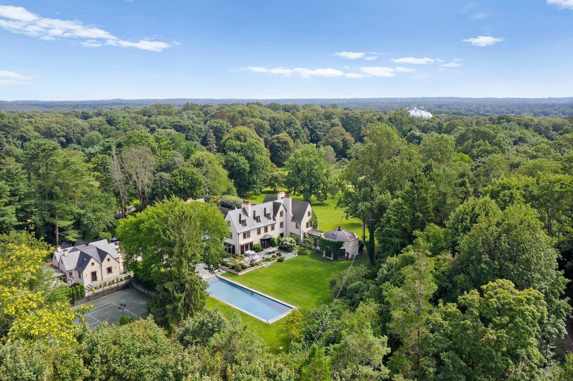 5 Historic Houses in New York State Showcase Distinctive Architectural Personalities