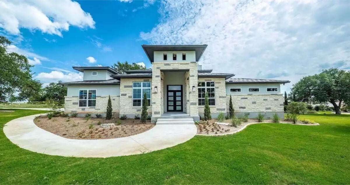 Modern Southwest-Style 3-Bedroom Jamieson Home with Covered Patio and 3-Car Garage (Floor Plan)
