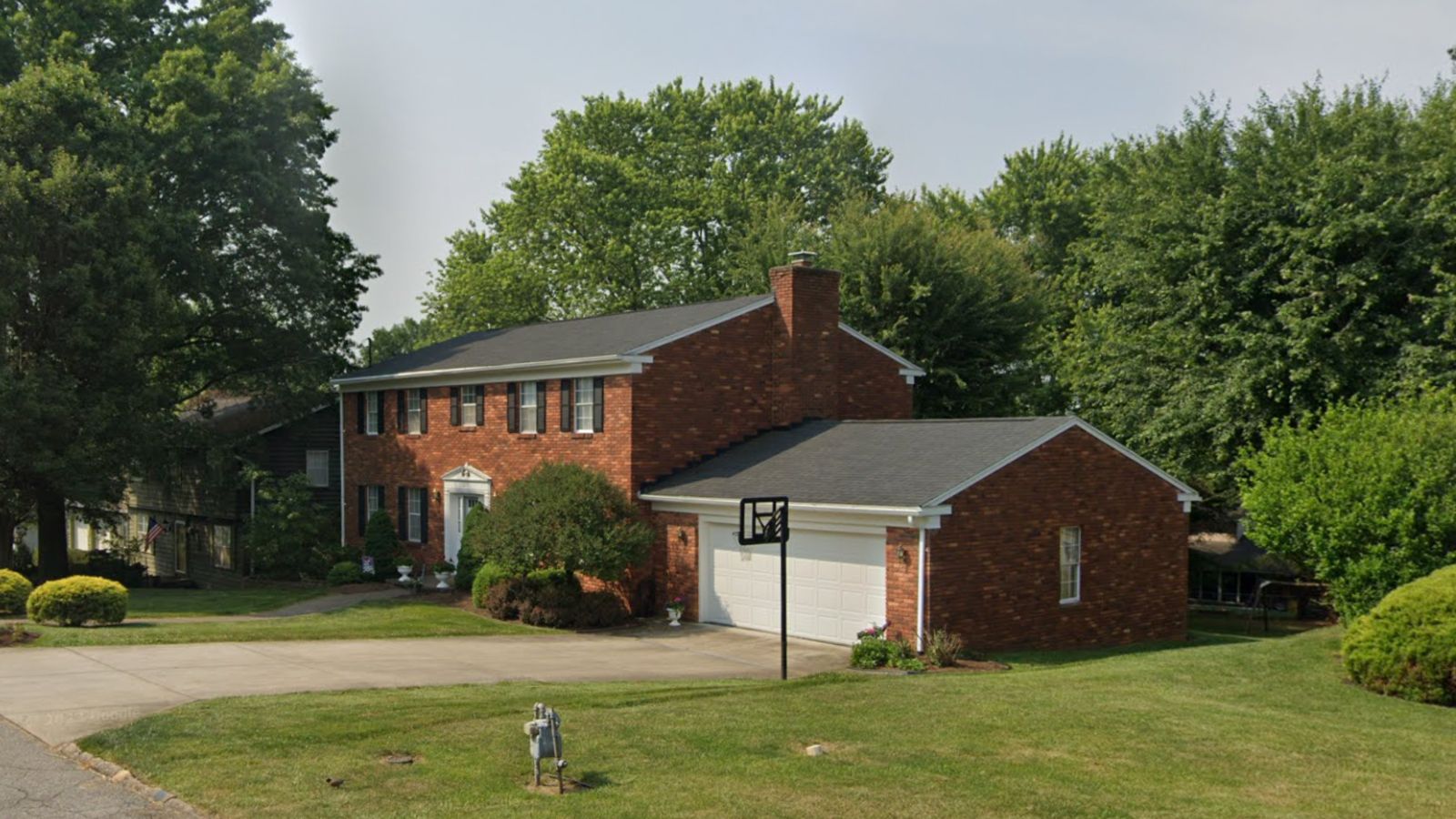 North Hills Town Image