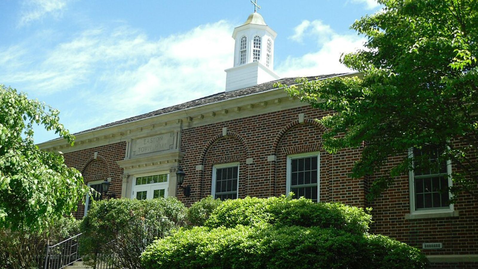 Easton Town Image