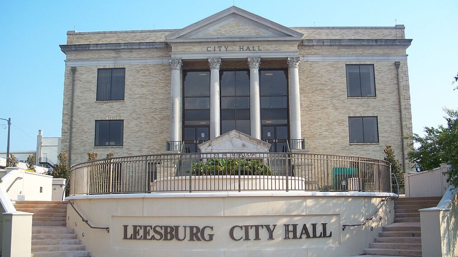 Leesburg Town Image