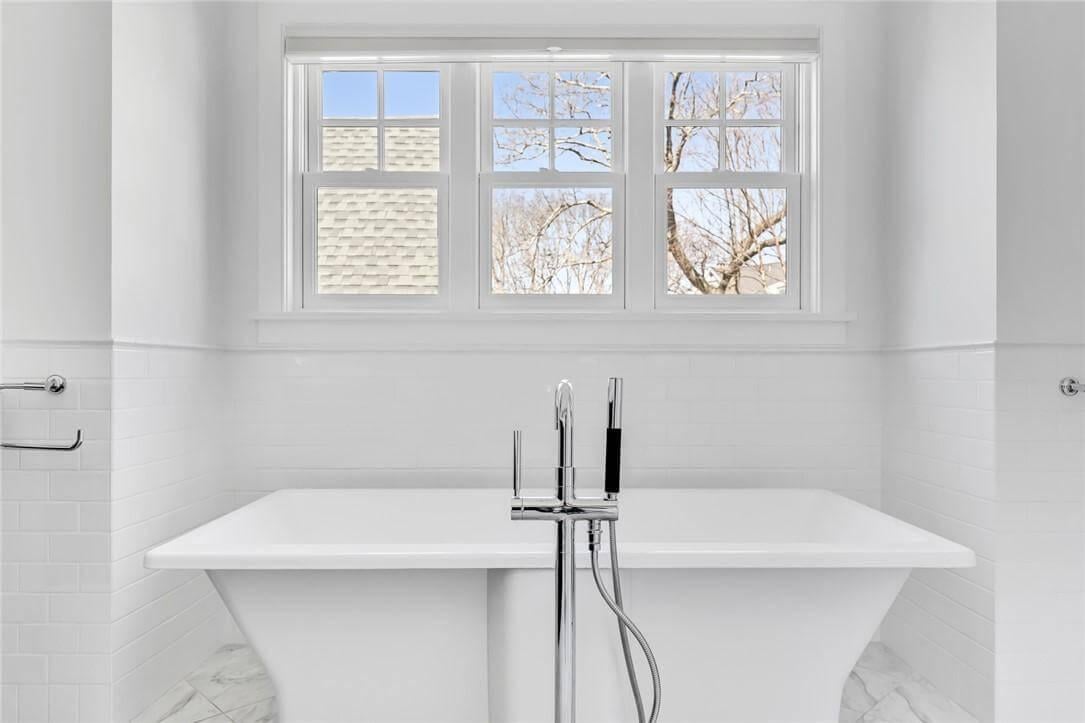 Marvel at the Freestanding Tub in This Minimalist Bathroom
