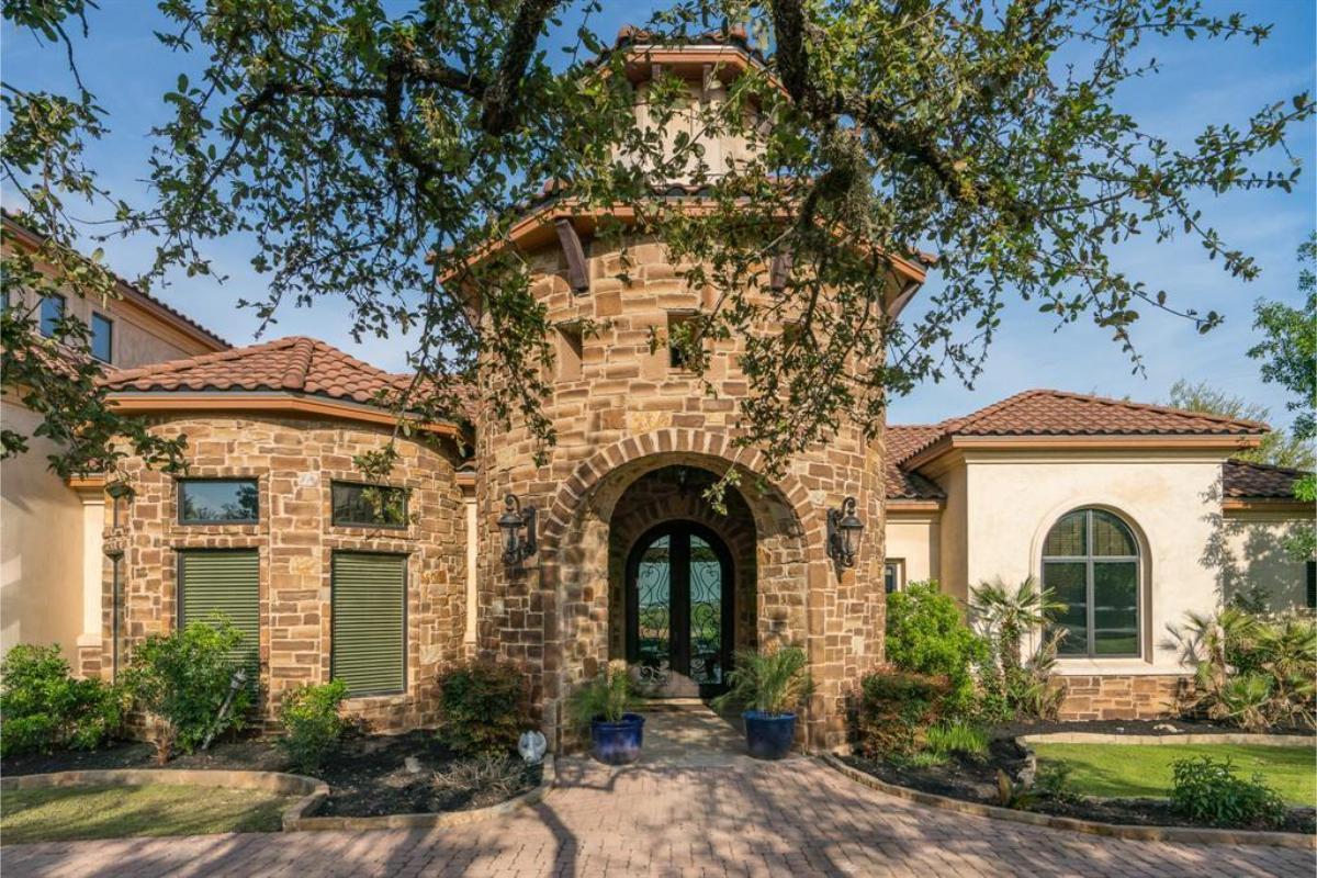 Distinctive Stonework and Arched Entryway Defining a Tuscan Facade