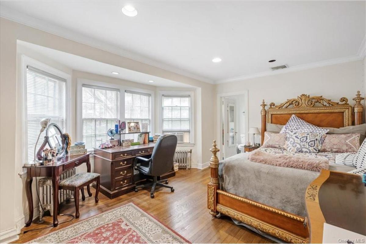 Discover the Elegance of This Bedroom