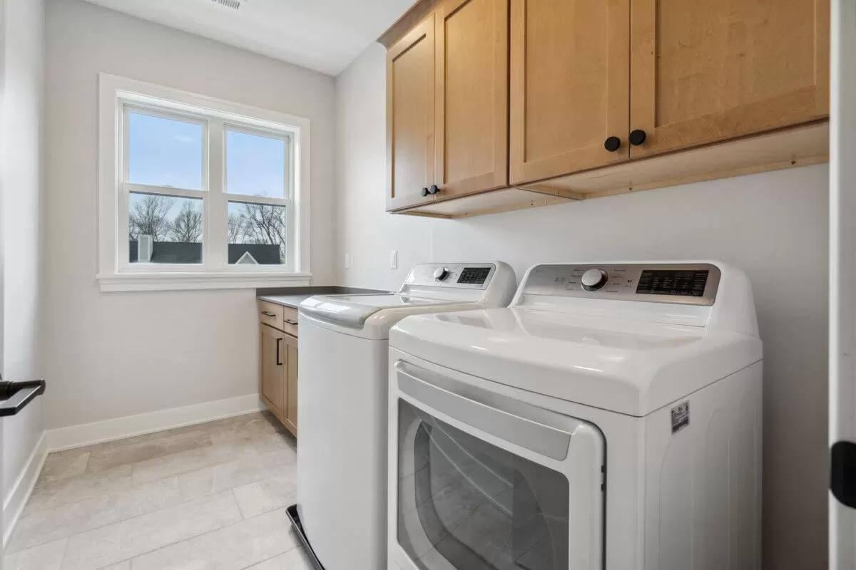 Discover the Practical Layout of This Craftsman Laundry Room