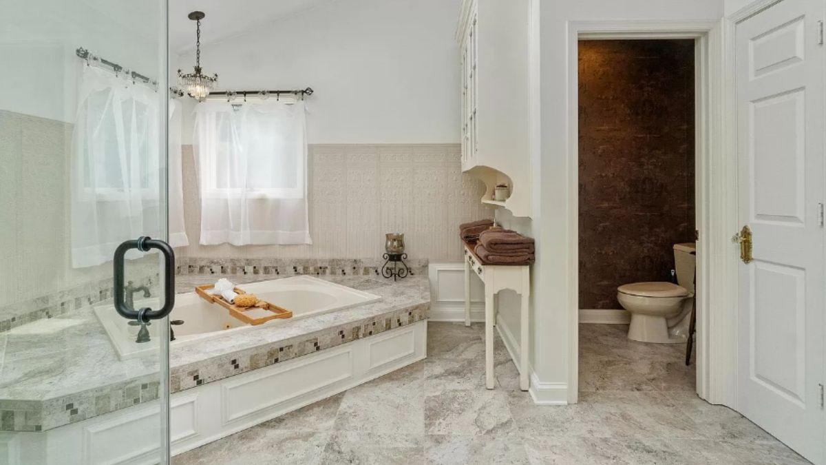 Unwind in This Elegant Bathroom with a Marble-Trimmed Soaking Tub