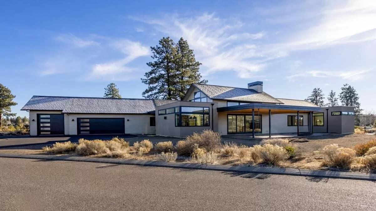 Contemporary Home with Angular Rooflines and Expansive Windows