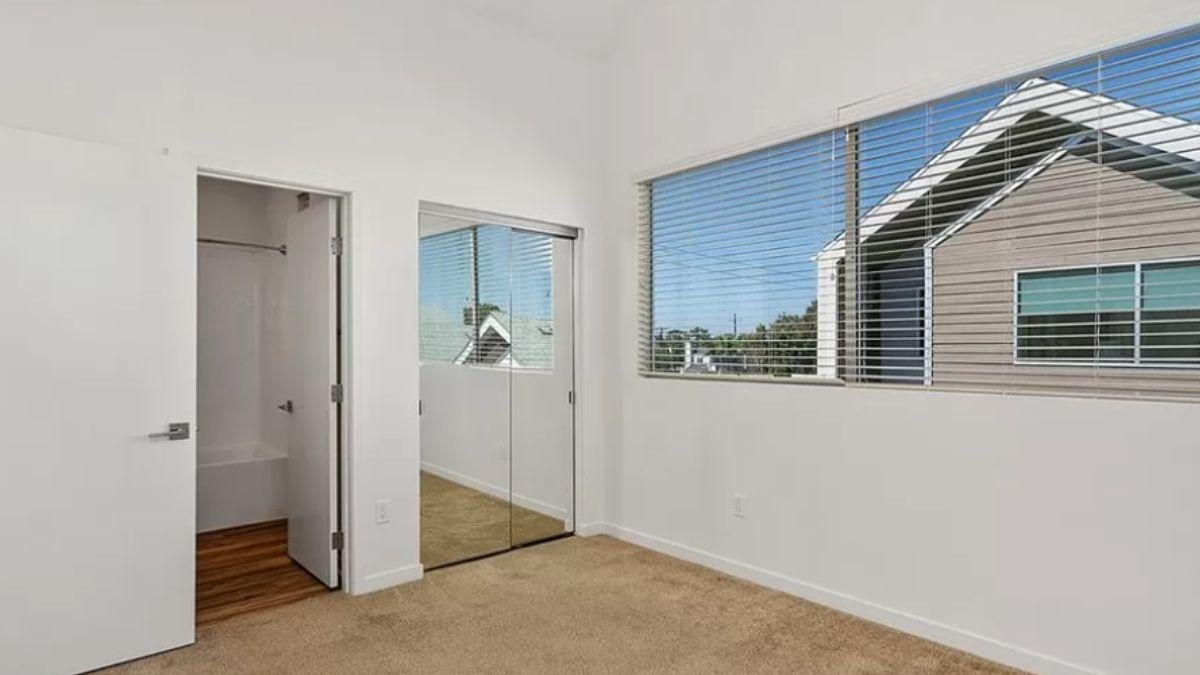 Bright Room with Clean Lines and Ample Light