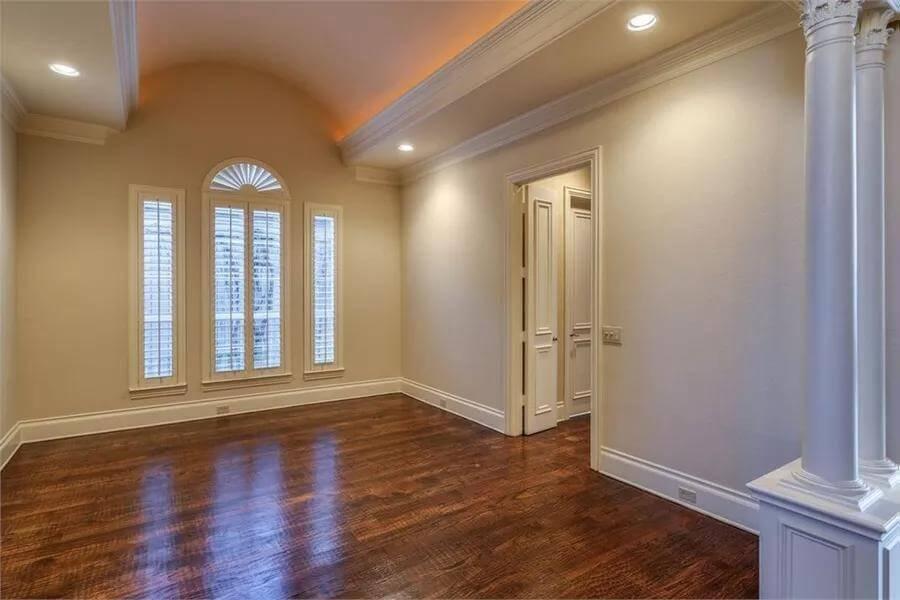 Elegant Sitting Room with Decorative Column and Tranquil Lighting
