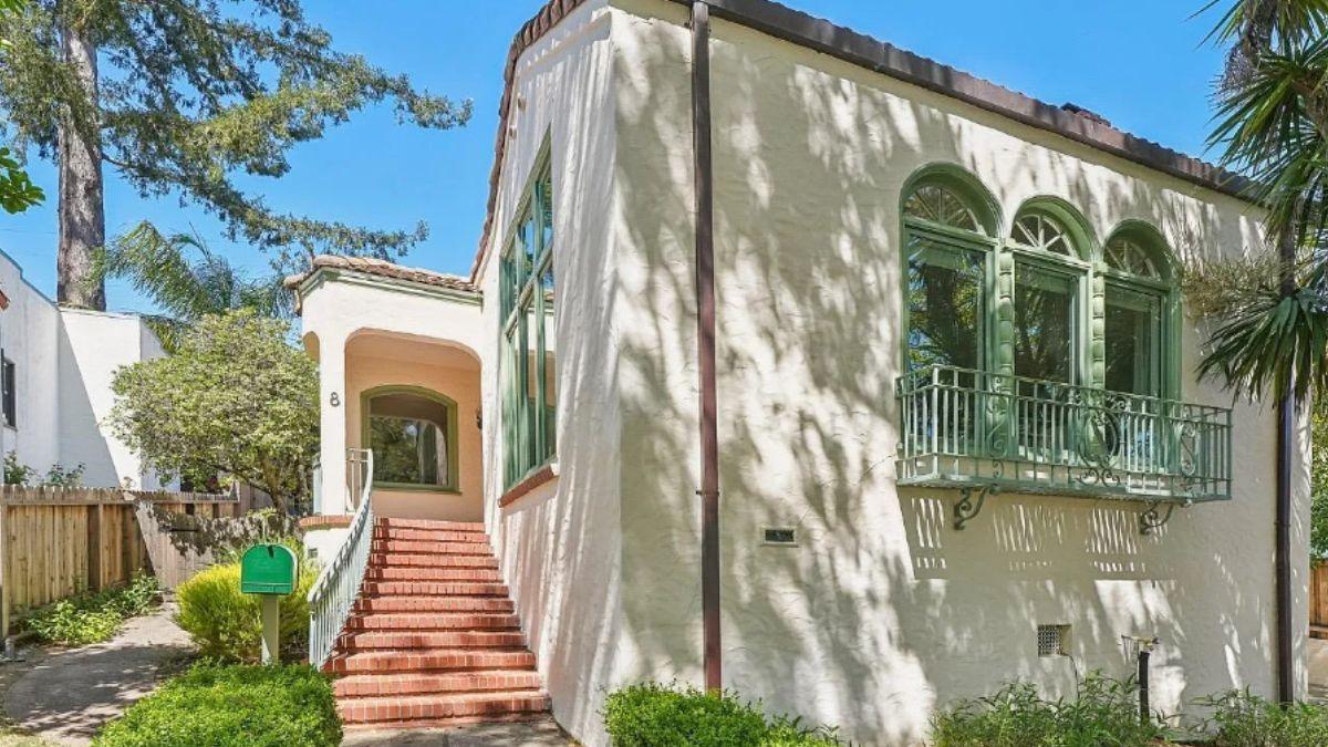 Wow, Look at Those Elegant Green Accents on This Mediterranean Gem
