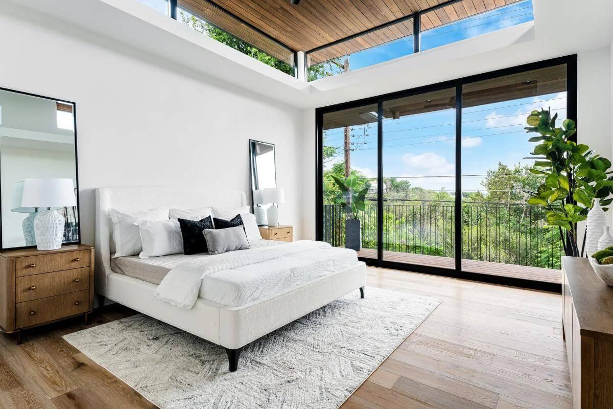 Check Out the Sleek Minimalism in This Light-Filled Bedroom