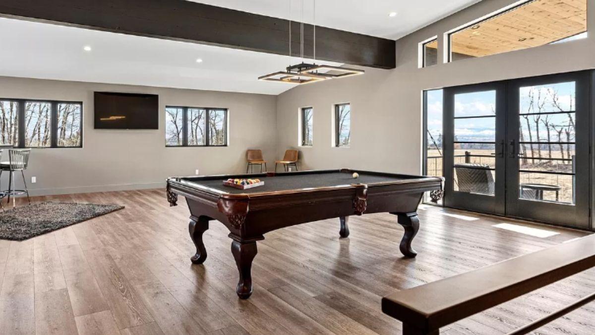 Game Room with Stunning Views and a Classic Pool Table