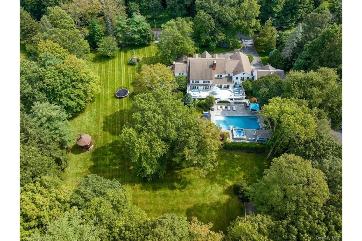 Wow, Look at This Expansive Yard Perfect for Outdoor Activities