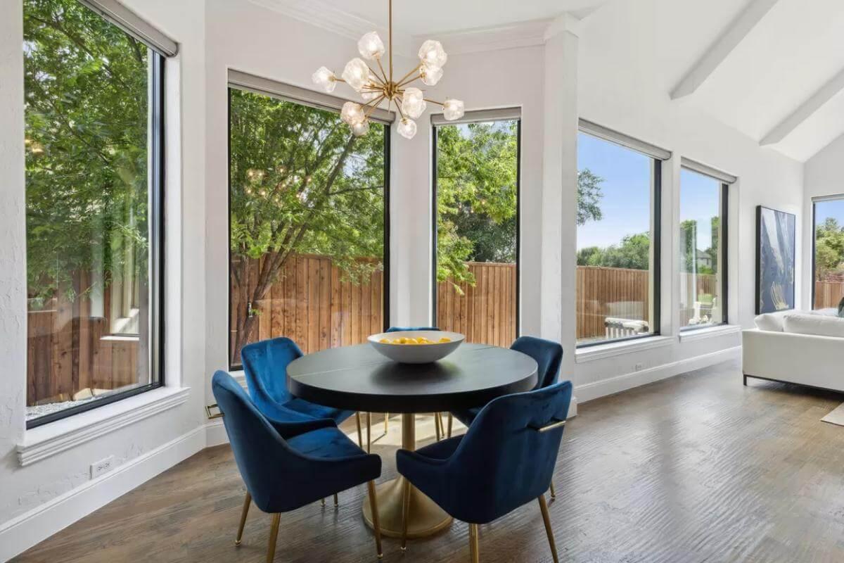 Sophisticated Breakfast Nook Featuring an Eye-catching Pendant Light