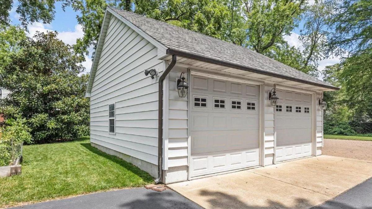 Practical Detached Garage with Classic Charm