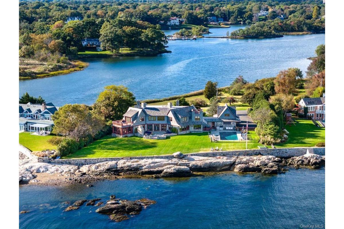 Coastal Living with Stunning Water Views
