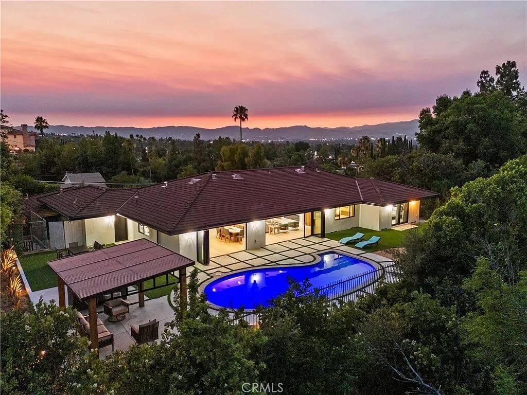 Sunset Serenity Around a Curved Pool with Mountain Views